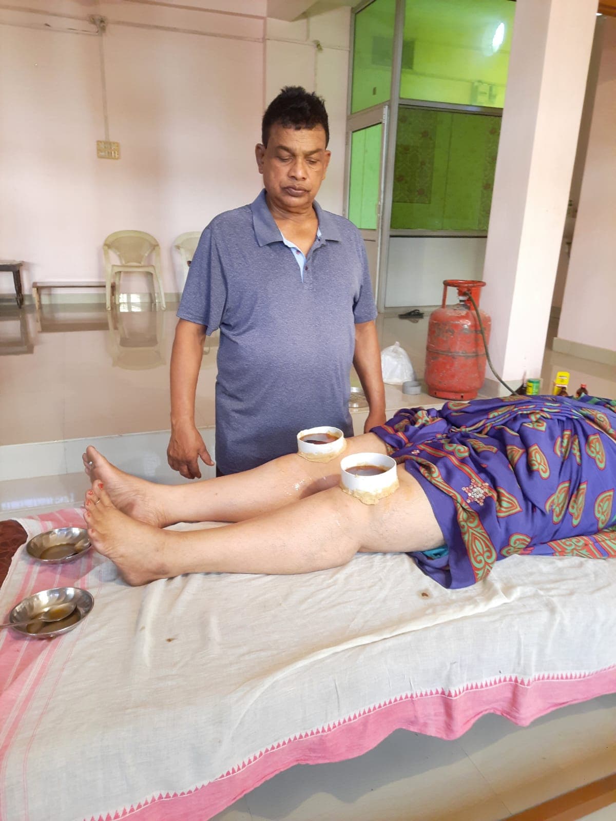 Janu Basti treatment for knee disorders